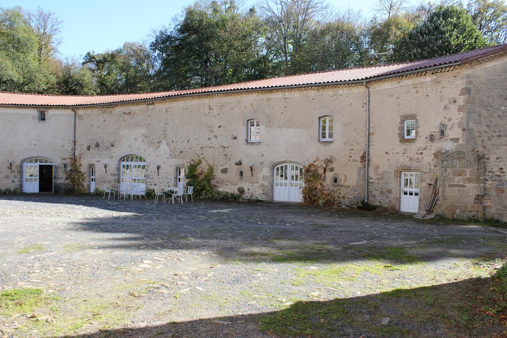 La Loge Du Chateau Saint-Dier-dʼAuvergne Exterior foto