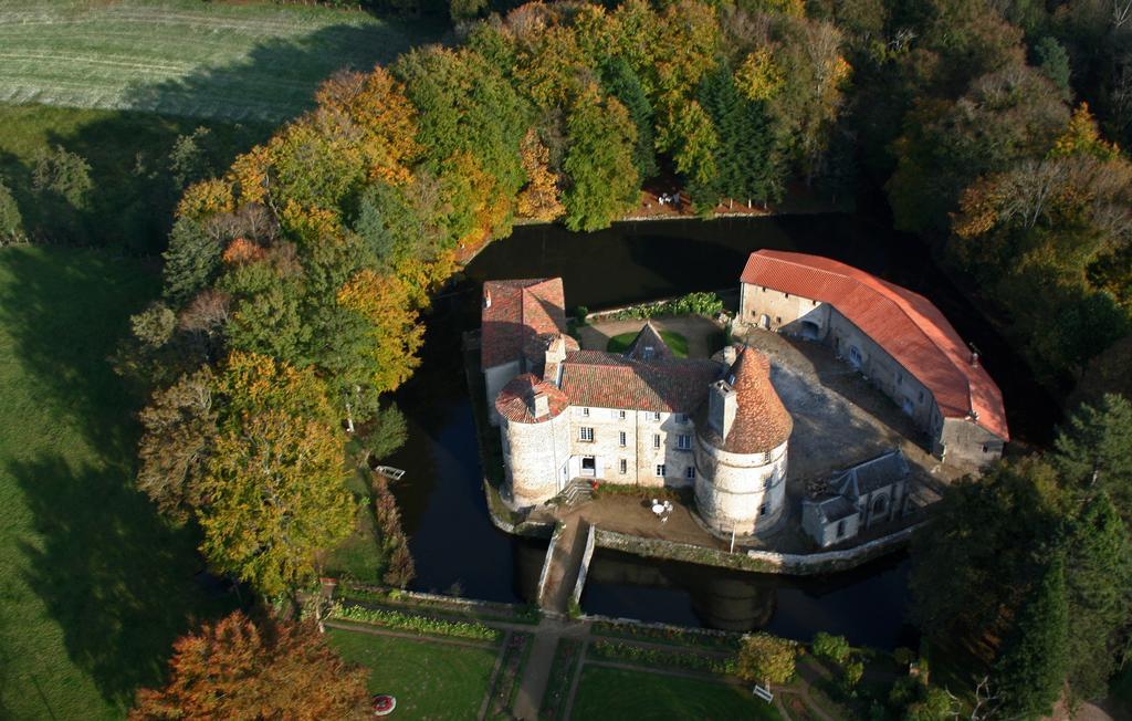 La Loge Du Chateau Saint-Dier-dʼAuvergne Exterior foto