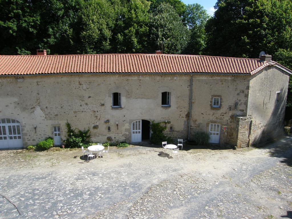 La Loge Du Chateau Saint-Dier-dʼAuvergne Exterior foto